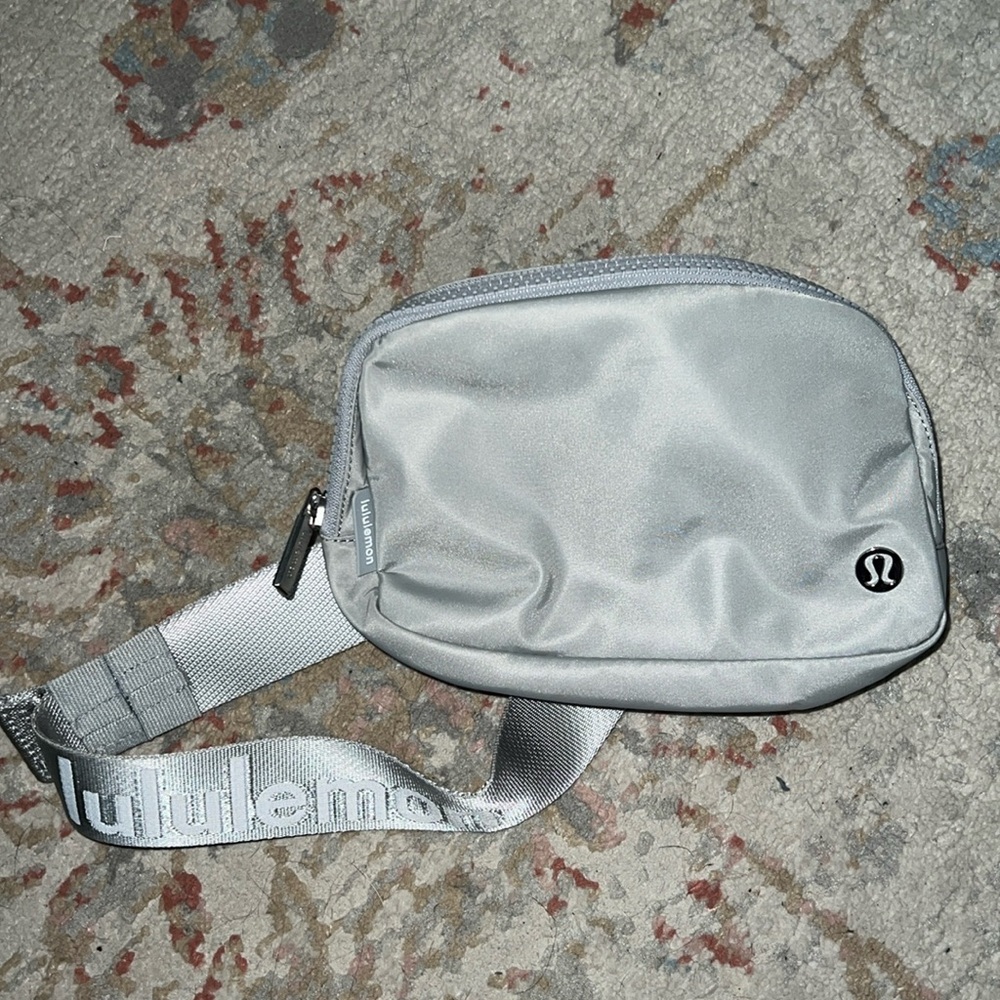 Lululemon Everywhere Belt Bag